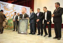گزارش تصویری از اهداء جوایز  در همایش تجلیل از پرفسور علی اکبر جلالی چهره ماندگار شهرستان شاهرود 